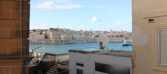 3 bedrooms Townhouse in Senglea, Malta No. 9929 9