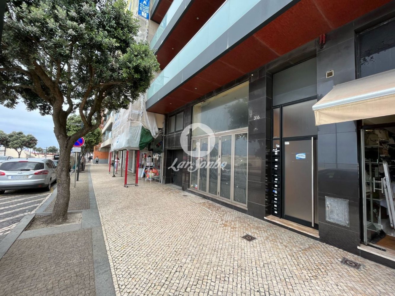 165m² Commercial property in Povoa de Varzim, Portugal No. 60075