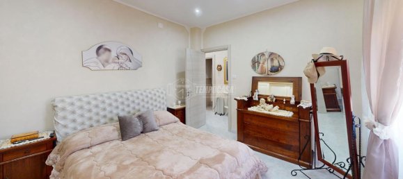 3 rooms Apartment in Casoria, Italy No. 177068 16