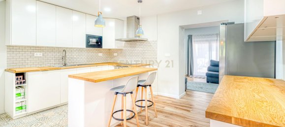 2 bedrooms House in Lisbon, Portugal No. 125376 4