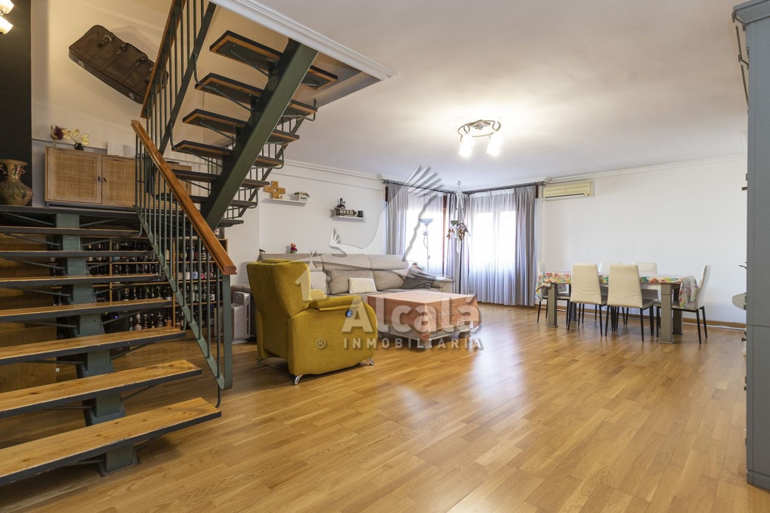 Dúplex de 4 dormitorios en Torrejón de Ardoz, Spain No. 167210