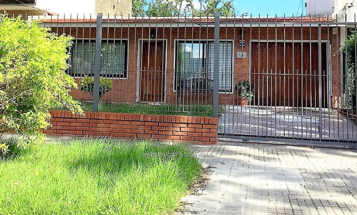 3 bedrooms House in Montevideo, Uruguay No. 5957