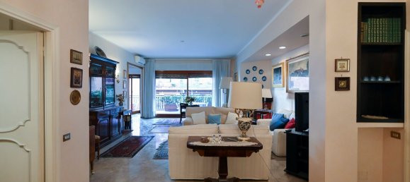 6 rooms Apartment in Rome, Italy No. 203068 2