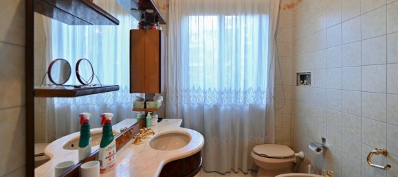 6 rooms Apartment in Rome, Italy No. 203068 25