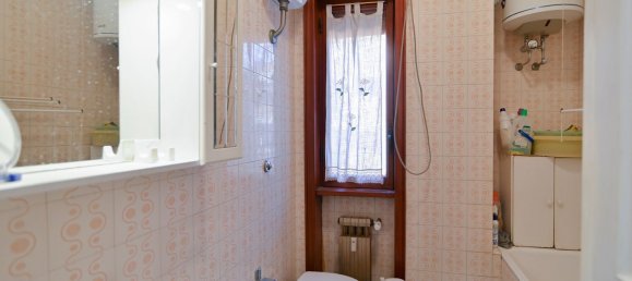 6 rooms Apartment in Rome, Italy No. 203068 17