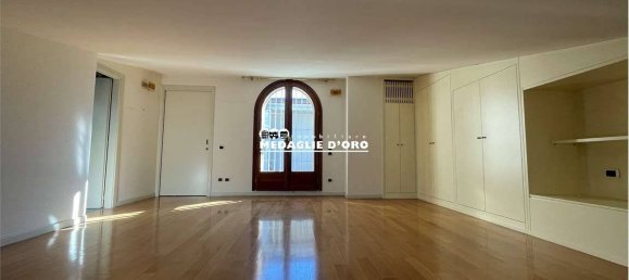 4 chambres Penthouse à Modena, Italy No. 20790 16