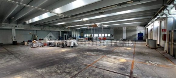 3500m² Warehouse in Peschiera Borromeo, Italy No. 311099 8