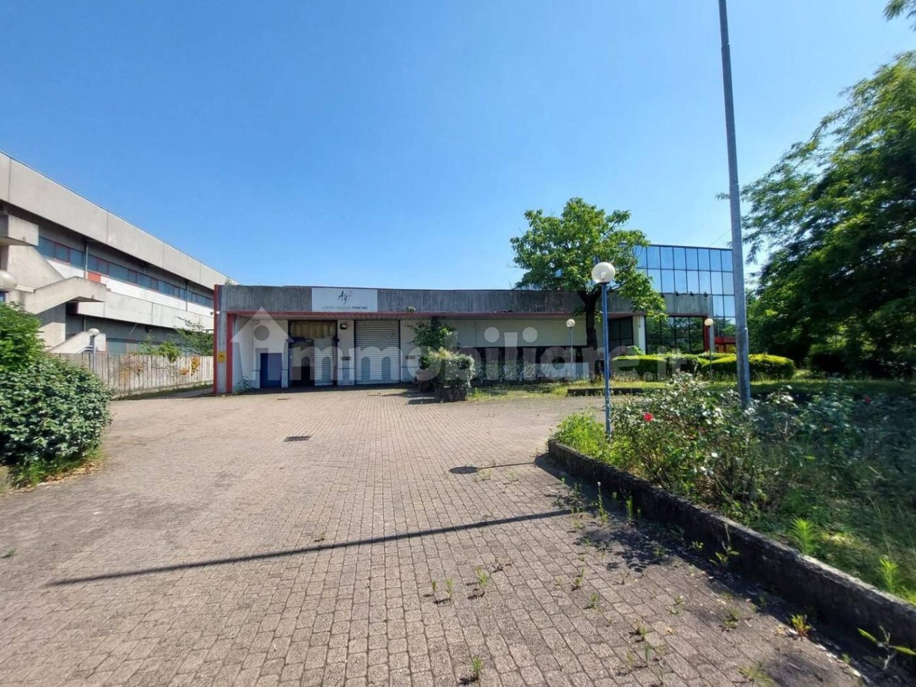 3500m² Warehouse in Peschiera Borromeo, Italy No. 311099