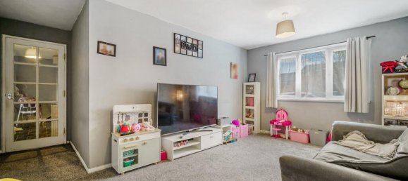 2 bedrooms Apartment in Feltham, United Kingdom No. 9838 3