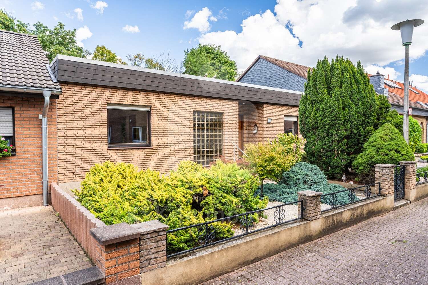 3 bedrooms Bungalow in Rhein-Erft, Germany No. 304046