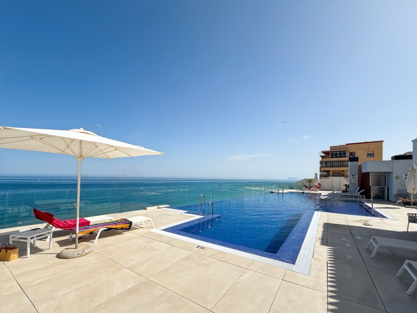 Apartamento de 2 dormitorios en Estepona, Spain No. 146677