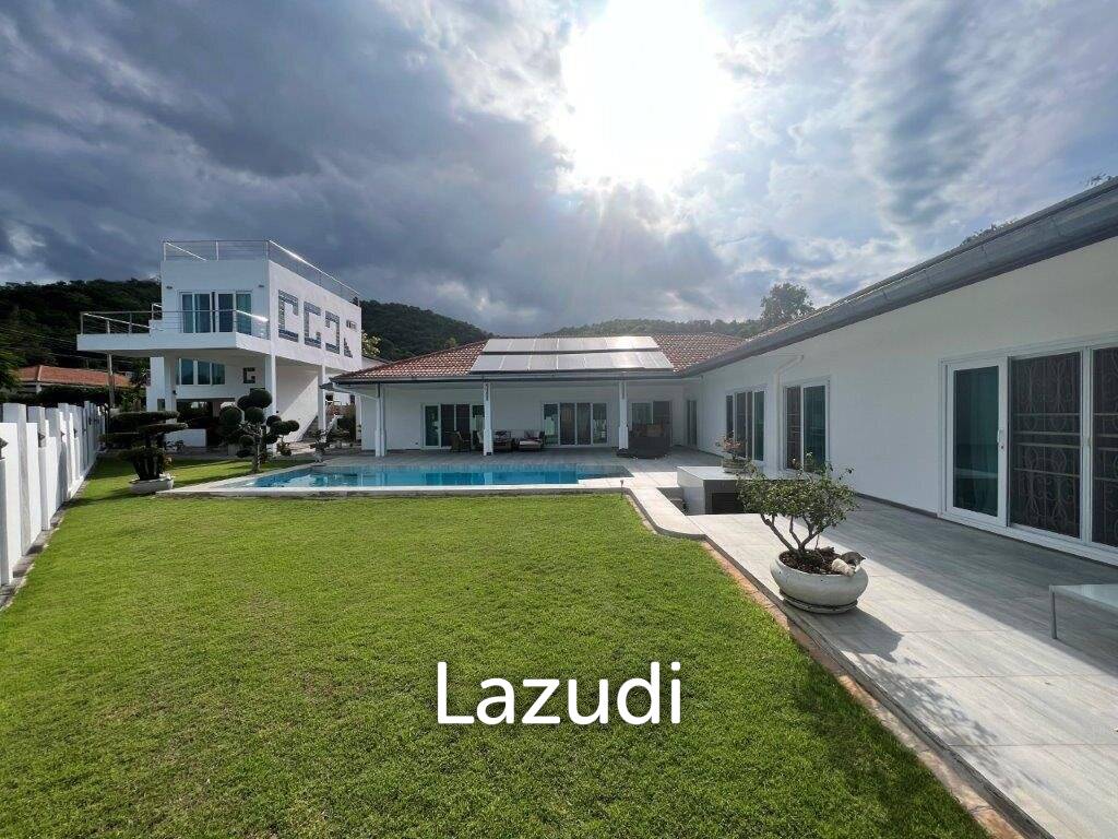 5 bedrooms Villa in Hua Hin, Thailand No. 21977