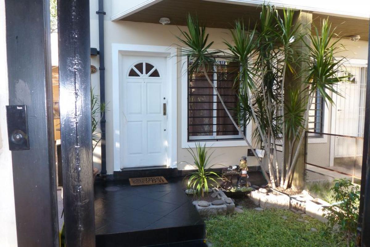 3 bedrooms House in Moron, Argentina No. 5548