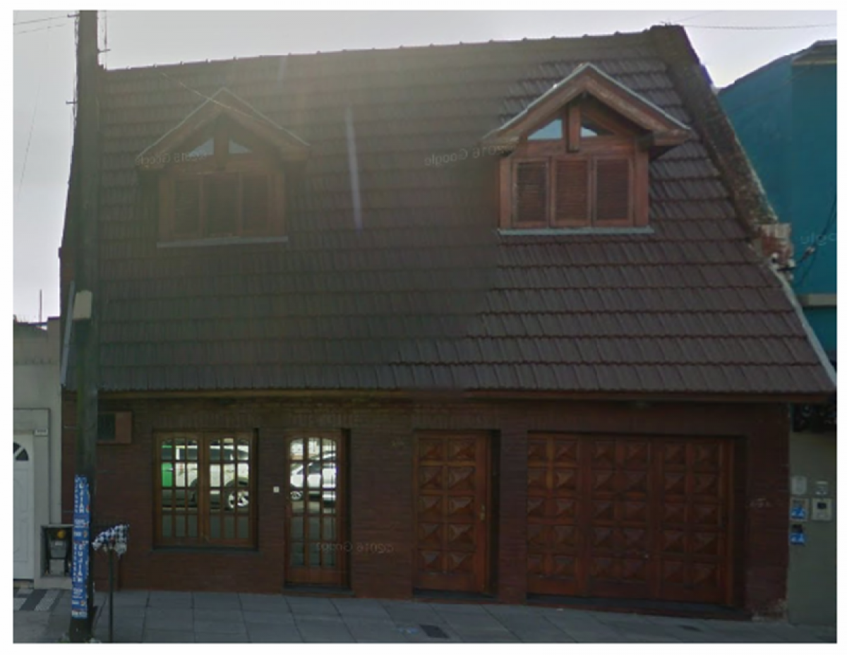 3 bedrooms House in Lanus, Argentina No. 21218