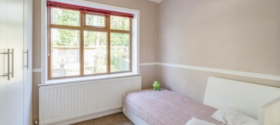 House in Bradford, United Kingdom No. 2593 9