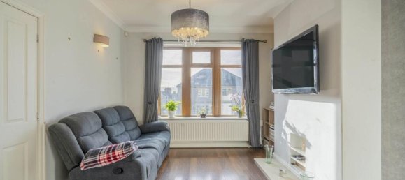 House in Bradford, United Kingdom No. 2593 3