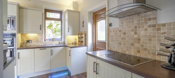 House in Bradford, United Kingdom No. 2593 6