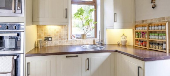 House in Bradford, United Kingdom No. 2593 4