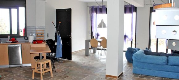 2 Schlafzimmer Property in Karystos, Greece, Nr. 7652 4