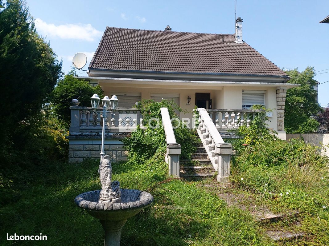 Casa de 4 dormitorios en Villemomble, France No. 319506