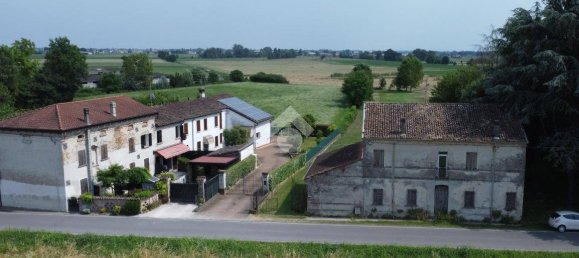 2 bedrooms Villa in Gonzaga, Italy No. 327596 14