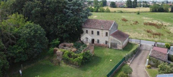 2 bedrooms Villa in Gonzaga, Italy No. 327596 13