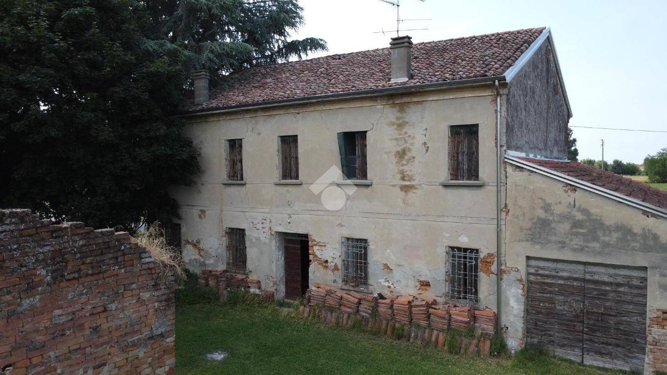 2 bedrooms Villa in Gonzaga, Italy No. 327596