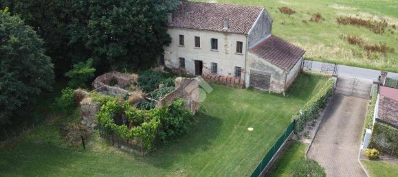 2 bedrooms Villa in Gonzaga, Italy No. 327596 9