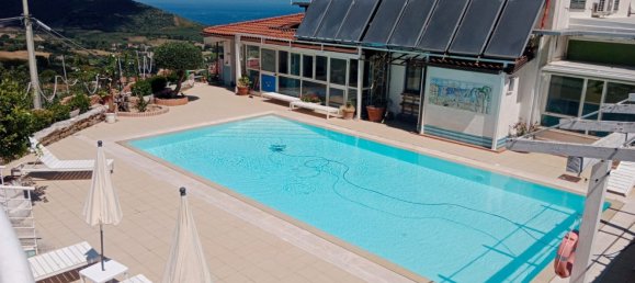 Вилла с 5 комнатами в Агрополи, Италия № 270965 3