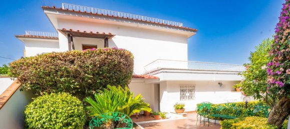 5 rooms Villa in Naples, Italy No. 353355 2