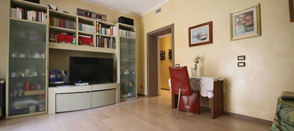 3 rooms Apartment in Parma, Italy No. 298919 3