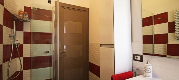 3 rooms Apartment in Parma, Italy No. 298919 19