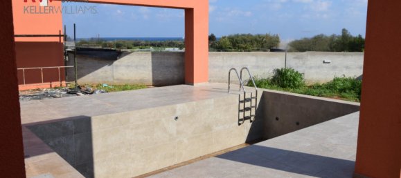 Вилла с 4 спальнями в Паралимни, Кипр № 26894 2