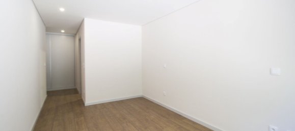 3 bedrooms Apartment in Porto, Portugal No. 130145 3