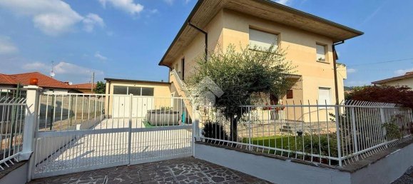 2 bedrooms Apartment in Capriolo, Italy No. 316314 4