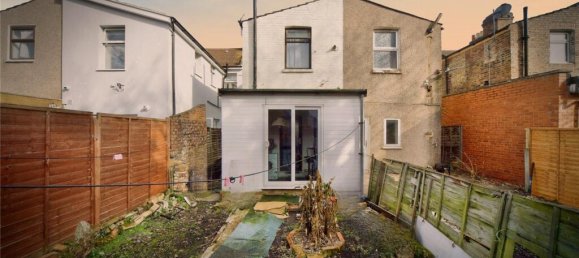 3 bedrooms House in East Ham, United Kingdom No. 11431 3