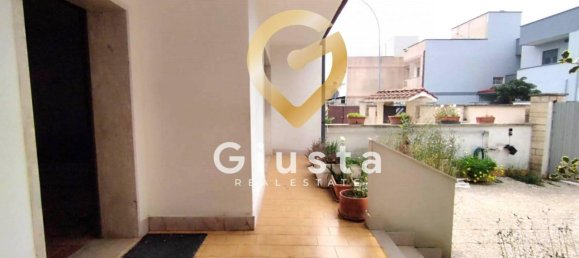 4 rooms House in Brindisi, Italy No. 35112 31