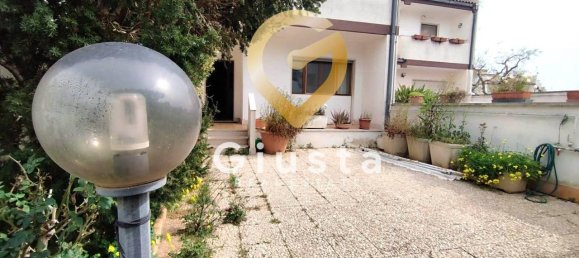 4 rooms House in Brindisi, Italy No. 35112 3
