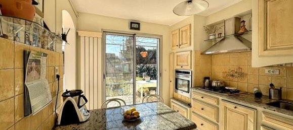 4 bedrooms House in Le Pontet, France No. 301373 11