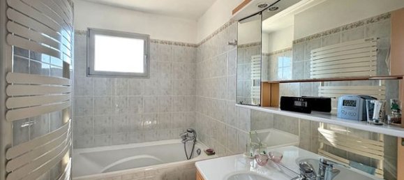 4 bedrooms House in Le Pontet, France No. 301373 12