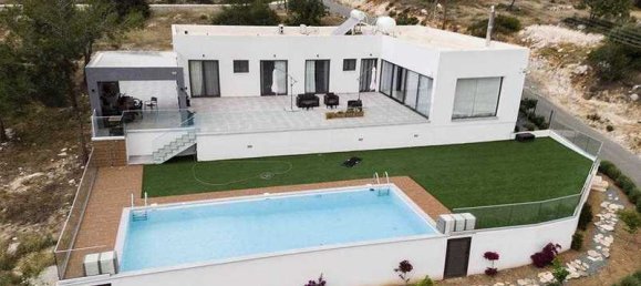 Коммерческая недвижимость с 4 спальнями в Суни-Занакья, Кипр № 10772 5