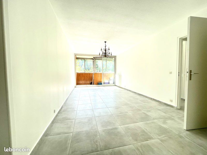 Квартира с 3 спальнями в Витри-сюр-Сен, Франция № 290016