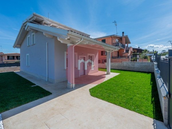 Вилла с 4 комнатами в Сан Чезарео, Италия № 8856