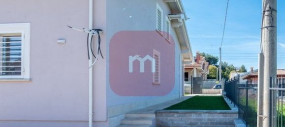 Вилла с 4 комнатами в Сан Чезарео, Италия № 8856 20