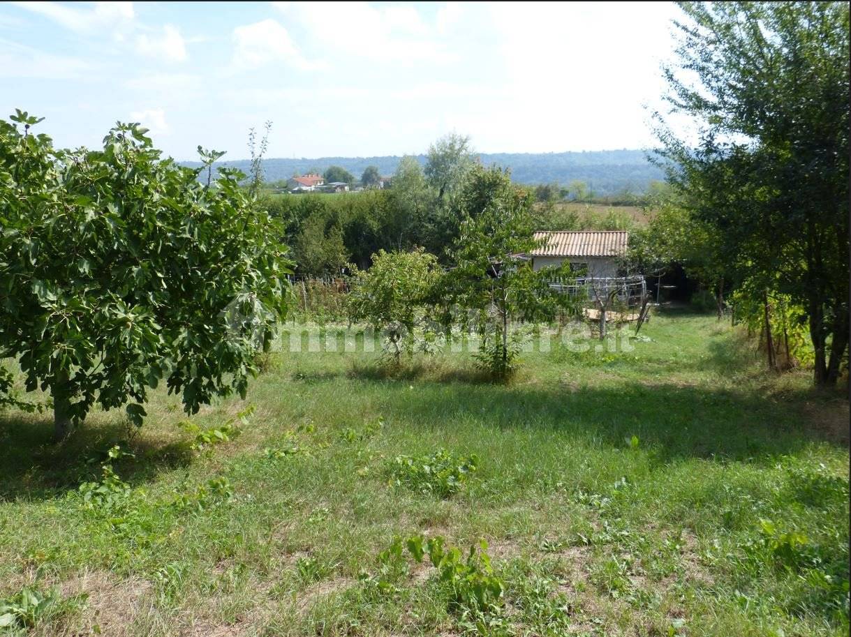  قطعة أرض في Fossano, Italy 1922متر مربع رقم 376278