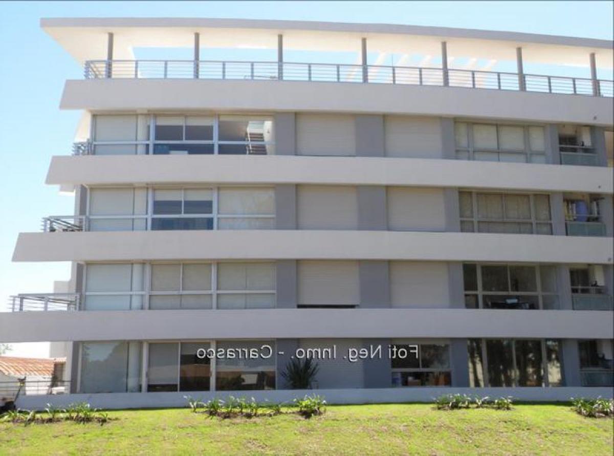 3 bedrooms Apartment in Montevideo, Uruguay No. 961