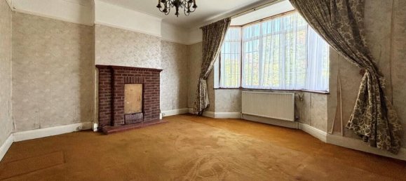 4 bedrooms House in Park Langley, United Kingdom No. 1118 2