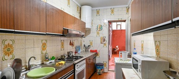 4 bedrooms House in Porto, Portugal No. 23792 16