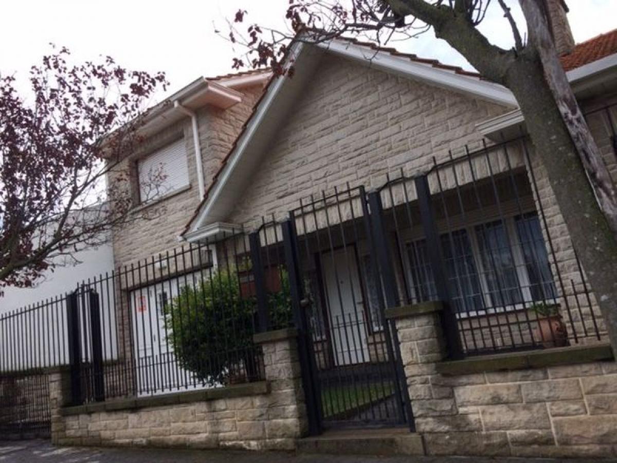 4 bedrooms House in Mar del Plata, Argentina No. 88896