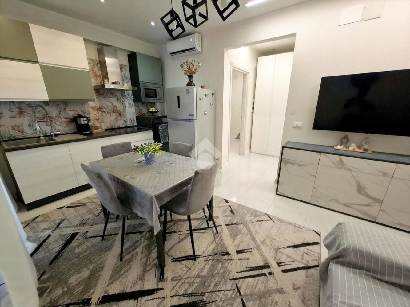 4 bedrooms Apartment in Verona, Italy No. 400614